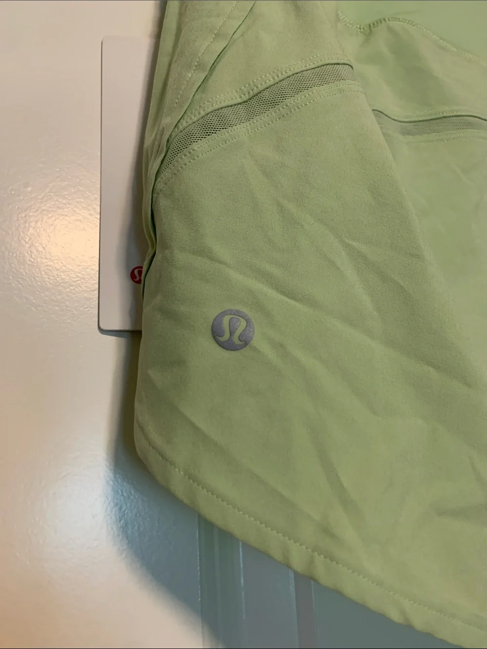 Lululemon New Style Speed Up Shorts w/ mesh vent in Lemongrass, 2.5in Sz L, NWT - Picture 6 of 6